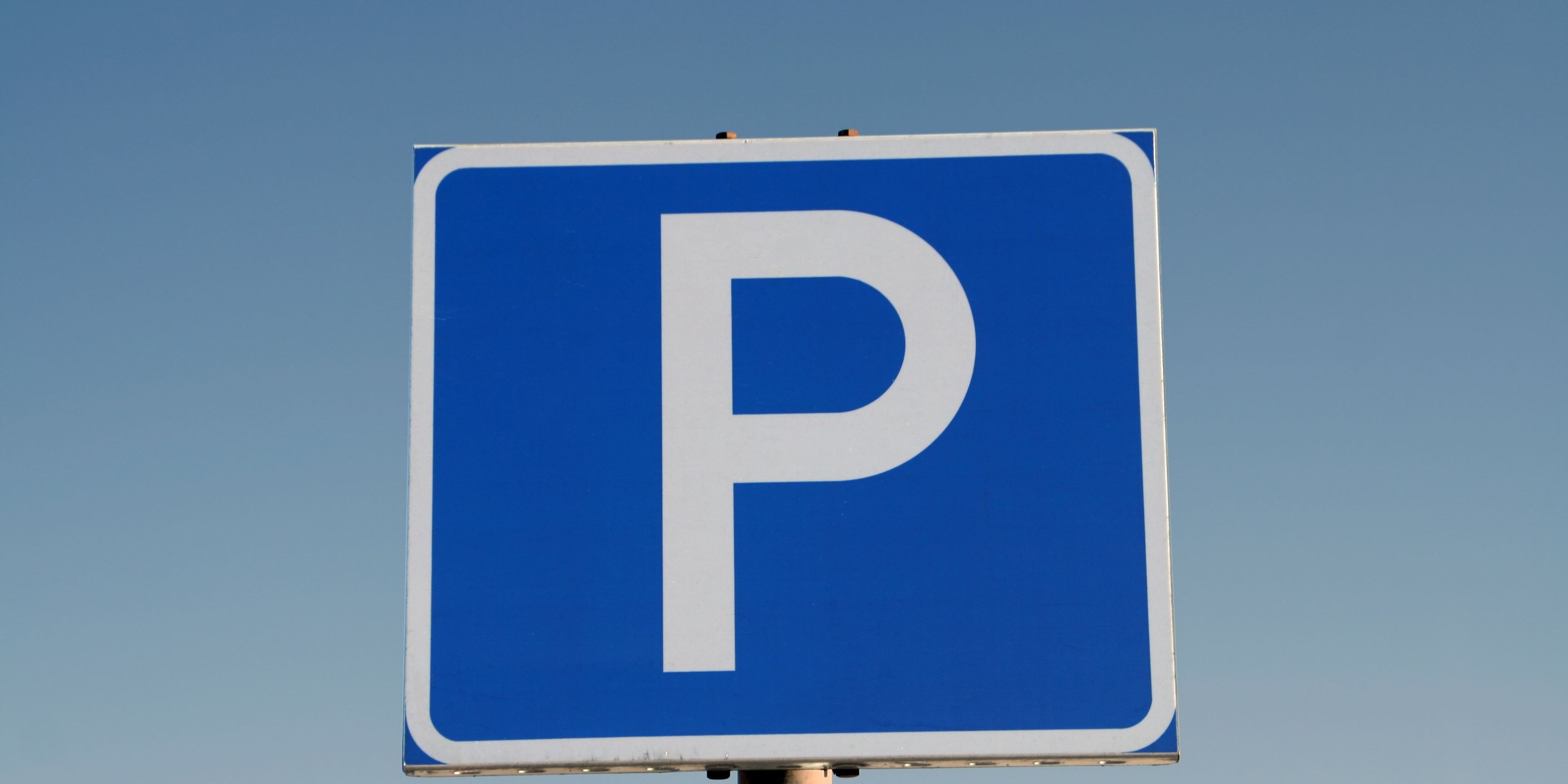 Parking sign with a blue sky in the background